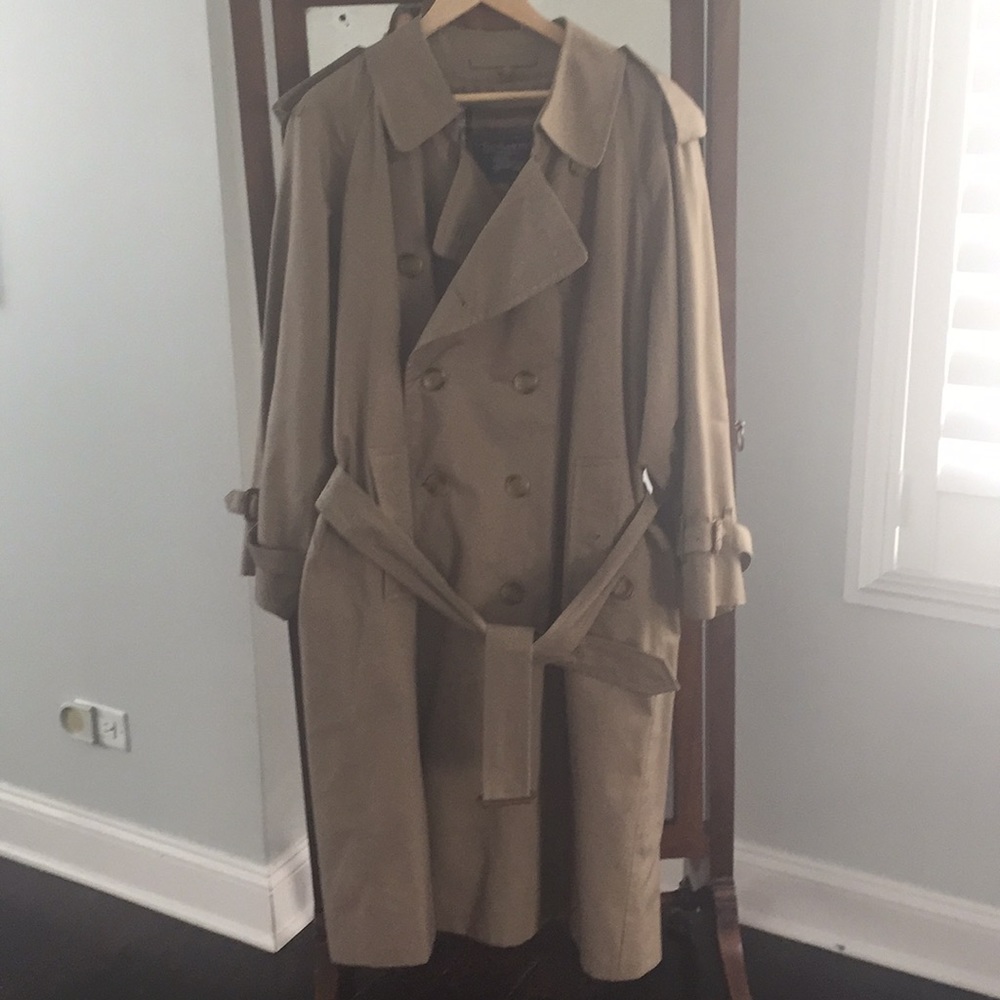 Classic Burberry Trench Coat with zip out lining